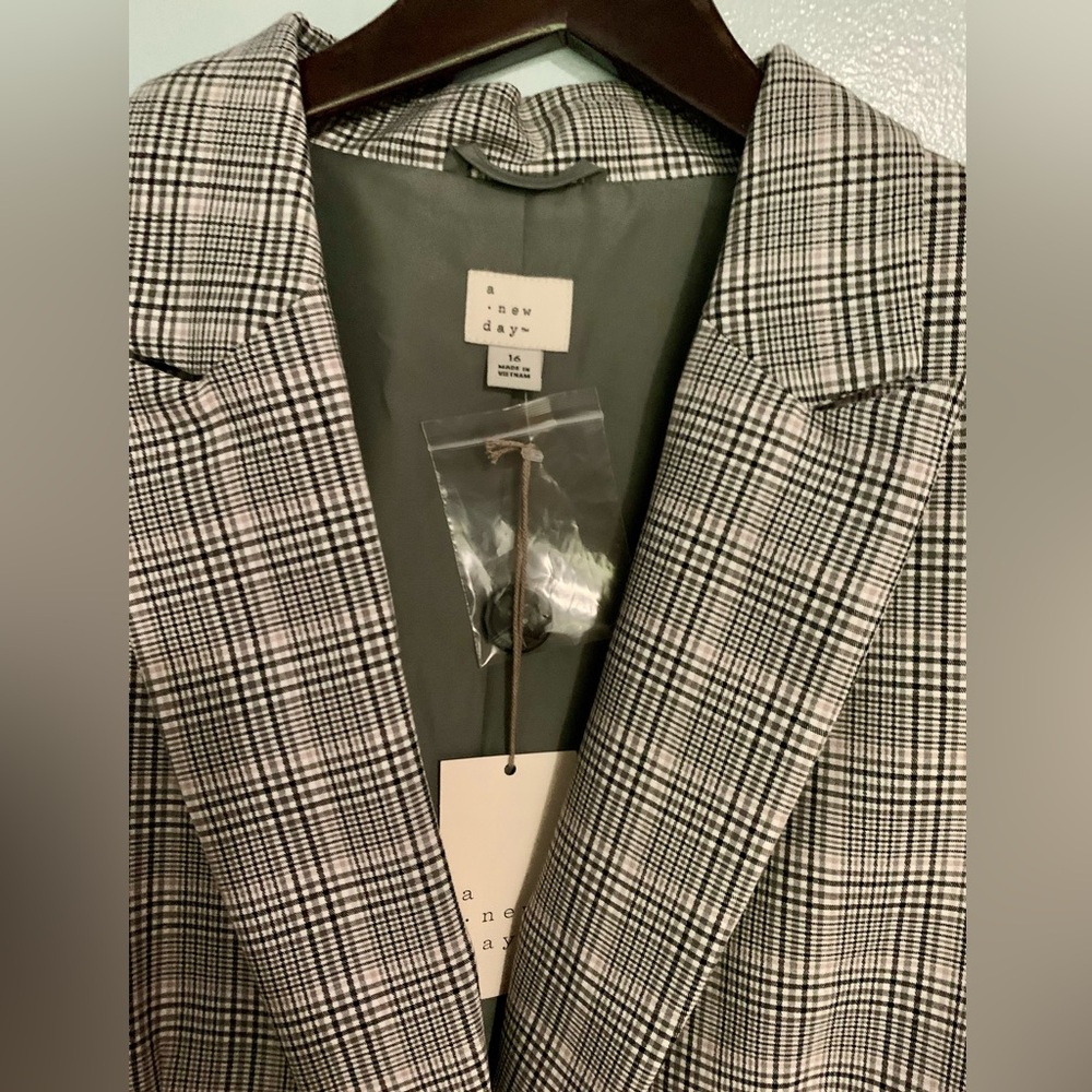 A new day blazer.  New With Tags. Plus Size 16 - Picture 2 of 5